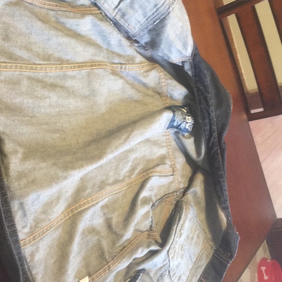 A jacket - Picture 3 of 6